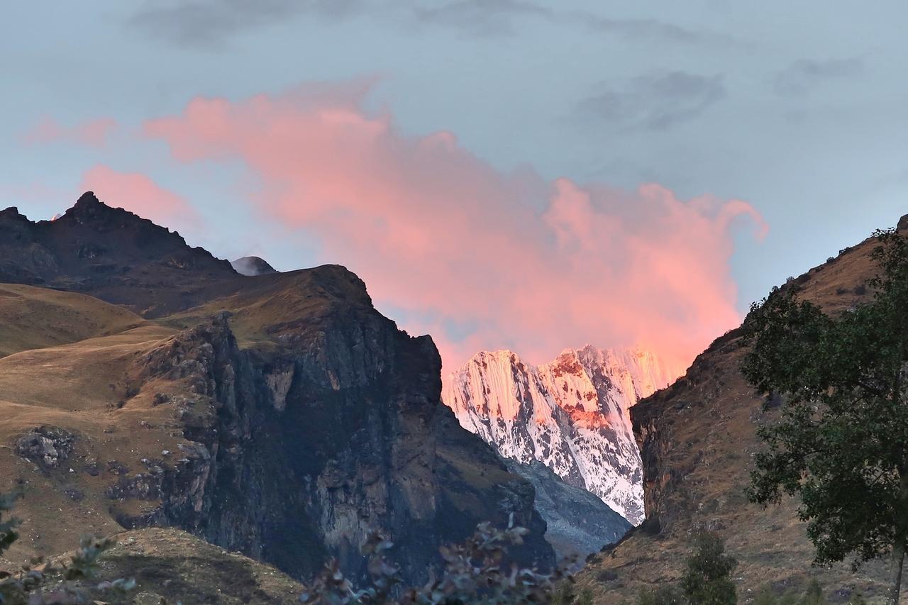 The Lazy Dog Inn A Mountain Lodge Уарас Екстер'єр фото