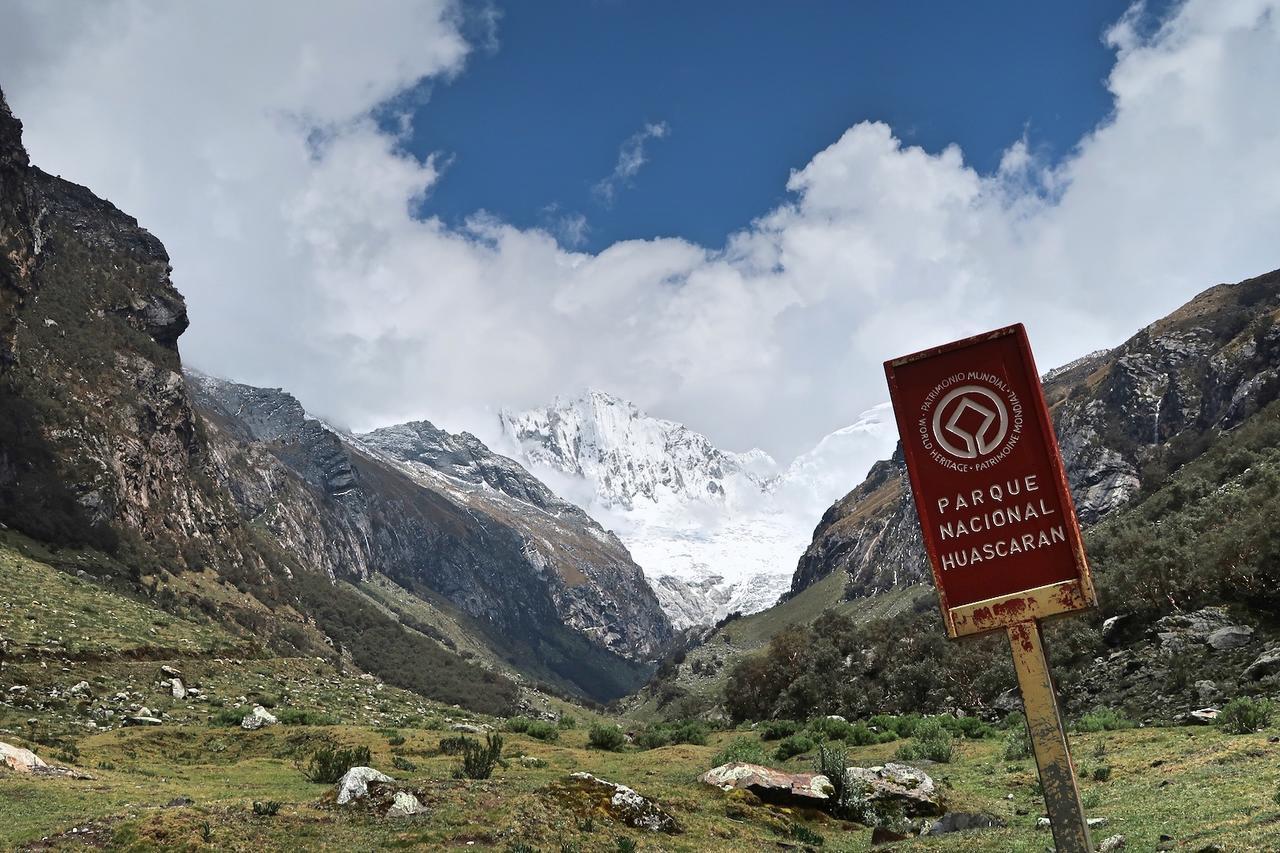 The Lazy Dog Inn A Mountain Lodge Уарас Екстер'єр фото
