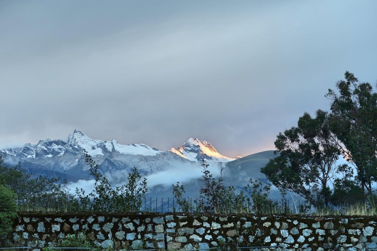 The Lazy Dog Inn A Mountain Lodge Уарас Екстер'єр фото