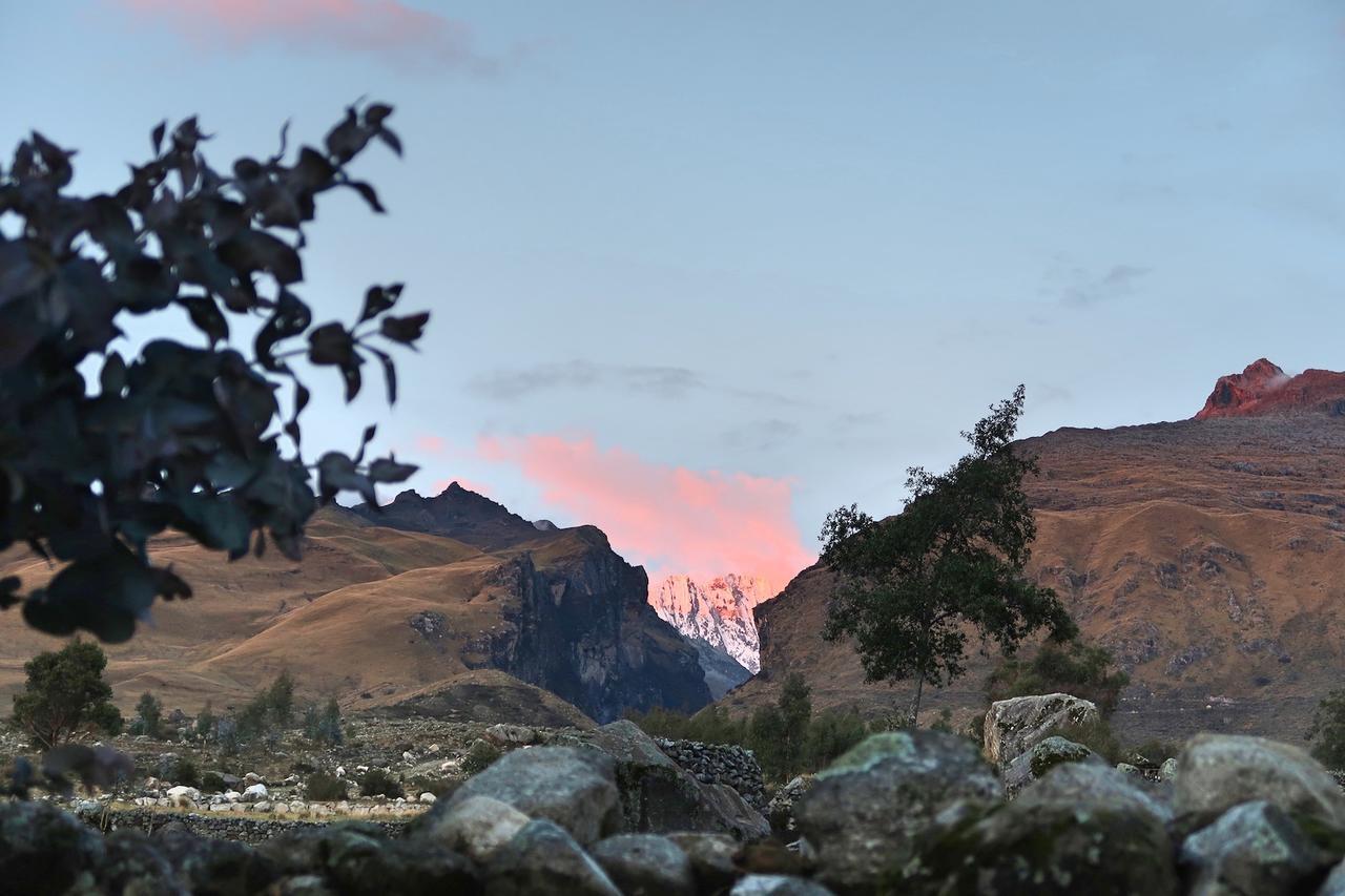 The Lazy Dog Inn A Mountain Lodge Уарас Екстер'єр фото